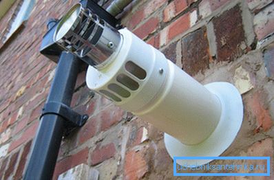 Alternatívny systém odsávania dymu, ktorý je inštalovaný na stenu, je obvykle vybavený špeciálnymi filtrami. Alternatívny systém odsávania dymu, ktorý je inštalovaný na stenu, je obvykle vybavený špeciálnymi filtrami.