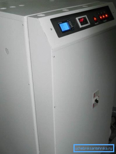 Anódový vykurovací kotol so zabudovaným softvérovým ovládaním pre presné nastavenie a riadenie procesu udržiavania teploty