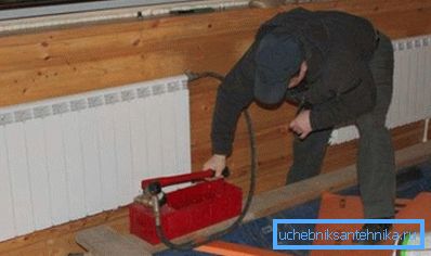 Prístroj možno pripojiť cez kohútik Mayevsky na radiátor. Prístroj možno pripojiť cez kohútik Mayevsky na radiátor.