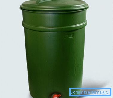 Tank s žeriavom na pitnú vodu pre sezónnu dachu Tank s žeriavom na pitnú vodu pre sezónnu dachu