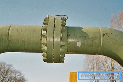 Závitové pripojenie oceľových rúr s prírubami Závitové pripojenie oceľových rúr s prírubami