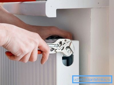 Bimetalické vykurovacie telesá so spodným pripojením sú inštalované v podzemných alebo podlahových rozvodoch. Bimetalické vykurovacie telesá so spodným pripojením sú inštalované v podzemných alebo podlahových rozvodoch.