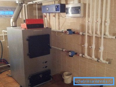 Väčšina moderných kotlov na drevo vyžaduje elektrické pripojenie. Väčšina moderných kotlov na drevo vyžaduje elektrické pripojenie.