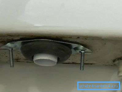 Skrutky upevňujú nádržky a toalety Skrutky upevňujú nádržky a toalety