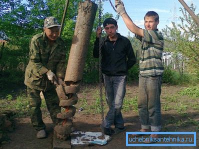 Vŕtanie vody v krajine. fotografie