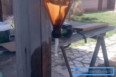 Umyvadlo na fľaše je pripravené na použitie. Umyvadlo na fľaše je pripravené na použitie.