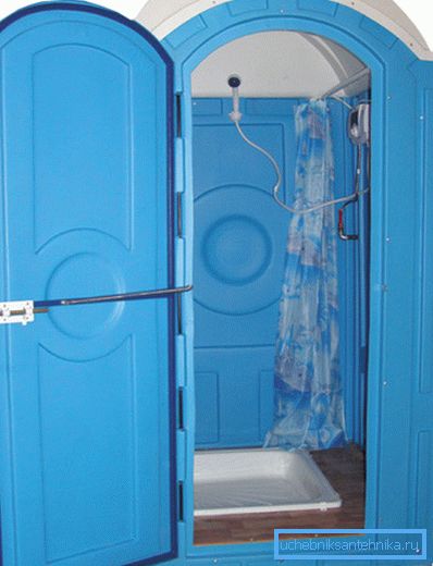 Kvôli zabezpečeniu hygieny v miestach, kde sa vyskytujú ťažkosti, je potrebná sprcha na zemi alebo budovu Kvôli zabezpečeniu hygieny v miestach, kde sa vyskytujú ťažkosti, je potrebná sprcha na zemi alebo budovu