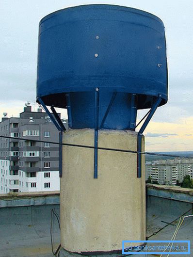 Deflektor nielen chráni, ale aj zlepšuje ventiláciu. Deflektor nielen chráni, ale aj zlepšuje ventiláciu.