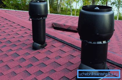Deflektor je vybavený obidvoma ventilačnými rúrami. Deflektor je vybavený obidvoma ventilačnými rúrami.