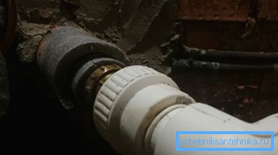 Zadáme vstup cez stenu nadácie alebo suterénu. Zadáme vstup cez stenu nadácie alebo suterénu.