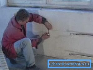 Ak chcete opraviť radiátor, musíte nainštalovať zátvorky Ak chcete opraviť radiátor, musíte nainštalovať zátvorky