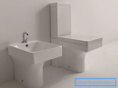Často často takéto dodávky zahŕňajú nízky bidet, ktorý je v podstate nízky umývadlo alebo malá vaňa. Často často takéto dodávky zahŕňajú nízky bidet, ktorý je v podstate nízky umývadlo alebo malá vaňa.