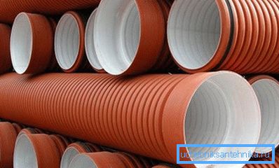 PVC drenážne potrubia. PVC drenážne potrubia.