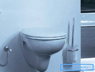 Bidet sprcha v toalete vám ušetrí priestor Bidet sprcha v toalete vám ušetrí priestor