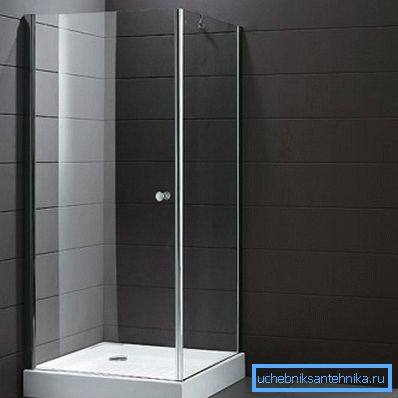 Sprchový kútik o rozmeroch 80 x 90 cm vám umožní získať viac voľného miesta. Sprchový kútik o rozmeroch 80 x 90 cm vám umožní získať viac voľného miesta.