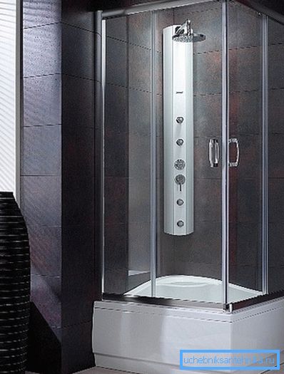 Sprchový kútik s vysokým zásobníkom 80x80 - klasika nikdy neztratí význam Sprchový kútik s vysokým zásobníkom 80x80 - klasika nikdy neztratí význam