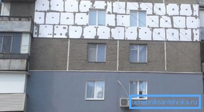 Účinným spôsobom šetrenia energie je izolácia vonkajších stien budovy s penovými panelmi. Účinným spôsobom šetrenia energie je izolácia vonkajších stien budovy s penovými panelmi.