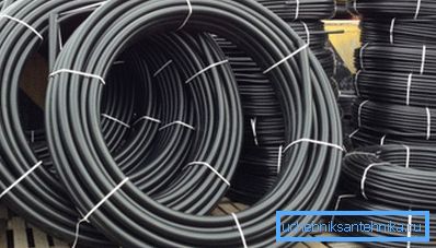 Elasticita polyetylénu umožňuje dodávať rúrky do cievok. Elasticita polyetylénu umožňuje dodávať rúrky do cievok.