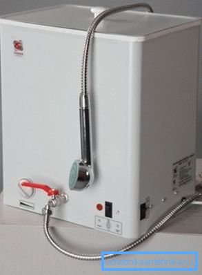 Elektrický ohrievač vody pre sprchu EVBO-20/1, 25-1 môže pracovať zo siete aj z vstavanej batérie Elektrický ohrievač vody pre sprchu EVBO-20/1, 25-1 môže pracovať zo siete aj z vstavanej batérie