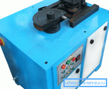 Elektromechanický ohýbač rúrok