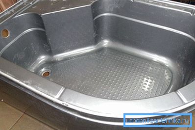 K dispozícii sú aj kovové výrobky potiahnuté ochrannými prostriedkami, ktoré zabraňujú škodlivým účinkom vody. K dispozícii sú aj kovové výrobky potiahnuté ochrannými prostriedkami, ktoré zabraňujú škodlivým účinkom vody.