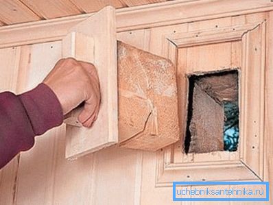 Prirodzené vetranie v drevenom dome zabraňuje vzniku plísní a hnilobných procesov. Prirodzené vetranie v drevenom dome zabraňuje vzniku plísní a hnilobných procesov.