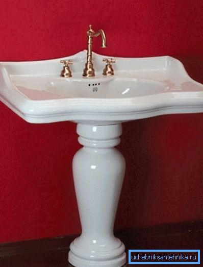 Porcelán je ideálny pre interiéry v starom štýle. Porcelán je ideálny pre interiéry v starom štýle.