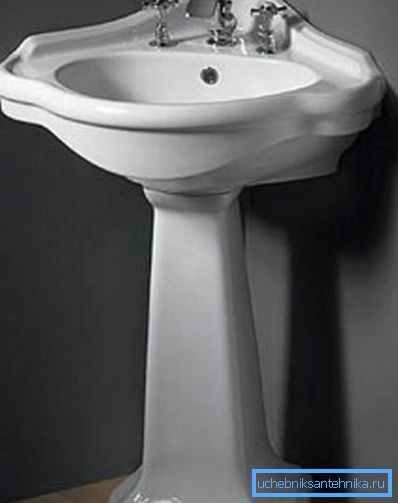 Porcelánové umývadlo s rohom Porcelánové umývadlo s rohom