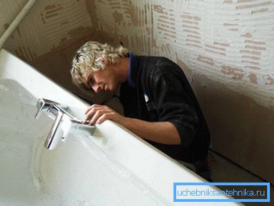 Upevnenie zariadenia na boku Upevnenie zariadenia na boku