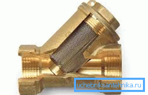 Hrubý filter zachytáva všetky mechanické častice, pravidelne očisťuje sieť od nečistôt a otvára špeciálnu maticu späť Hrubý filter zachytáva všetky mechanické častice, pravidelne očisťuje sieť od nečistôt a otvára špeciálnu maticu späť