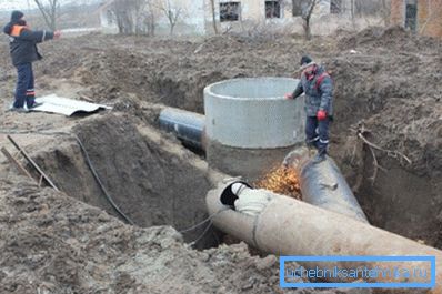 Fotografia veľmi jasne dokazuje výhody veľkej vzdialenosti od vodovodu. Fotografia veľmi jasne dokazuje výhody veľkej vzdialenosti od vodovodu.