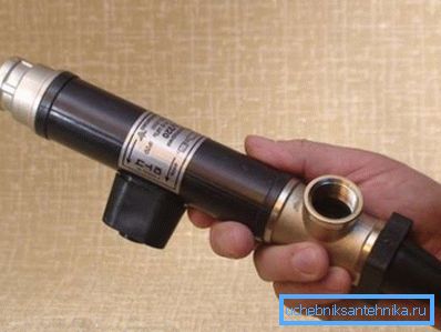 Táto fotografia vám umožňuje odhadnúť veľkosť 2-kilowattového kotla. Táto fotografia vám umožňuje odhadnúť veľkosť 2-kilowattového kotla.
