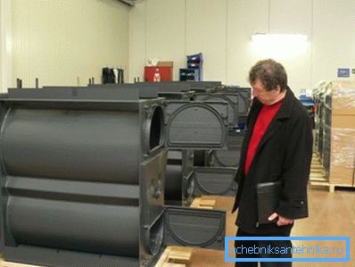 Fotografie moderných kachlí na tuhé palivá s dlhou dobou horenia