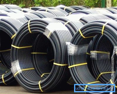 Fotografie z valcovaných polyetylénových rúrok. Fotografie z valcovaných polyetylénových rúrok.