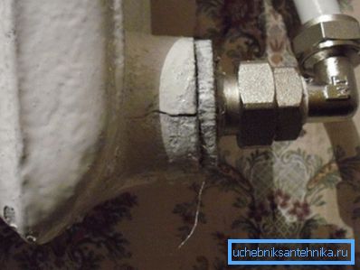 Fotografia trhliny, ktorá sa môže vytvoriť pri poklesu tlaku Fotografia trhliny, ktorá sa môže vytvoriť pri poklesu tlaku