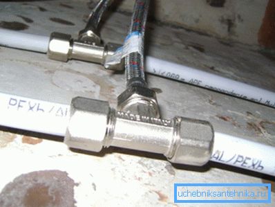 Flexibilné očné tiene umožňujú pripojiť uzly prakticky vo všetkých uhloch Flexibilné očné tiene umožňujú pripojiť uzly prakticky vo všetkých uhloch