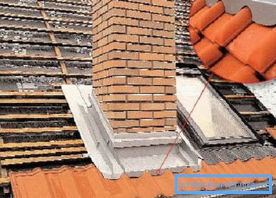 Hydroizolačné rúry na streche pred montážou strechy Hydroizolačné rúry na streche pred montážou strechy
