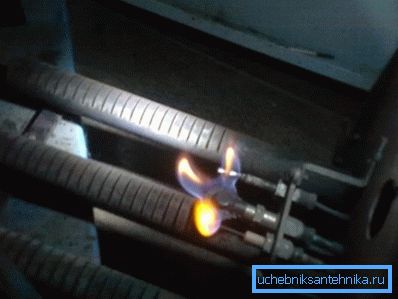Baterka s piezoelektrickým zapaľovaním (na fotografii) spôsobuje, že prístroje sú neprchavé Baterka s piezoelektrickým zapaľovaním (na fotografii) spôsobuje, že prístroje sú neprchavé