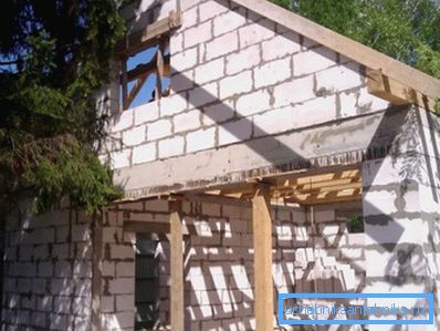 Použitie materiálov tohto typu pri výrobe okenných otvorov alebo pri vytváraní kovových rámov a hraníc Použitie materiálov tohto typu pri výrobe okenných otvorov alebo pri vytváraní kovových rámov a hraníc