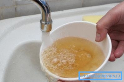 Nadbytočné železo dáva špecifickú farbu a chuť. Nadbytočné železo dáva špecifickú farbu a chuť.