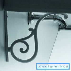 Elegantný držiak z liatiny Elegantný držiak z liatiny