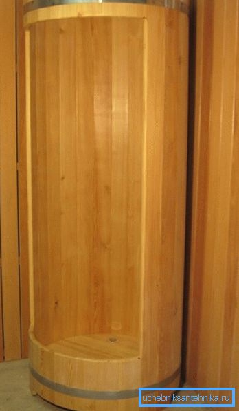 Smrekové kabíny sú odolné voči vlhkosti, takže tento materiál je tak populárny pri výrobe sprchovacích kabín Smrekové kabíny sú odolné voči vlhkosti, takže tento materiál je tak populárny pri výrobe sprchovacích kabín