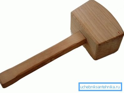 Na ohyb plechu je potrebná palička. Na ohyb plechu je potrebná palička.