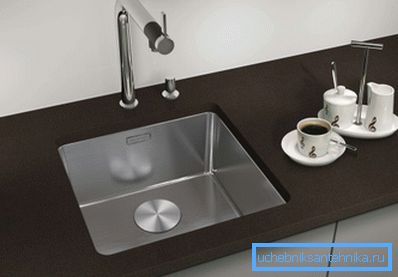 Jednoduchý klasický model Jednoduchý klasický model