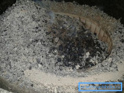 Keď je horák kotla na pelety často upchatý - skontrolujte, či sú pelety popol a piesok. Odporúčame kúpiť palivo len od dôveryhodných výrobcov. Keď je horák kotla na pelety často upchatý - skontrolujte, či sú pelety popol a piesok. Odporúčame kúpiť palivo len od dôveryhodných výrobcov.