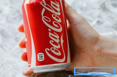 Cola sa dokáže vyrovnať s hnedou patinou na toalete Cola sa dokáže vyrovnať s hnedou patinou na toalete