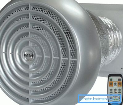 Kompaktný ventilačný systém pre obytnú budovu s vstavaným rekuperátorom. Kompaktný ventilačný systém pre obytnú budovu s vstavaným rekuperátorom.