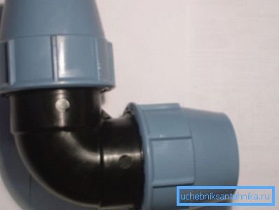 Kompresná rohová armatúra pre polyetylénové rúry Kompresná rohová armatúra pre polyetylénové rúry