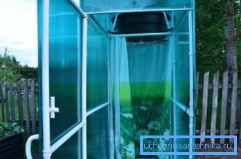 Jednoduchá sprchová kabína na doručovanie pomocou polykarbonátovej šatne je moderné riešenie, ktoré sa vyznačuje tým, že dizajn umožňuje prechod svetla. Jednoduchá sprchová kabína na doručovanie pomocou polykarbonátovej šatne je moderné riešenie, ktoré sa vyznačuje tým, že dizajn umožňuje prechod svetla.