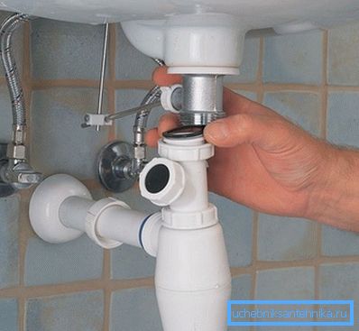 Jednoduchosť odstraňovania sifónu zo stenového modelu Jednoduchosť odstraňovania sifónu zo stenového modelu